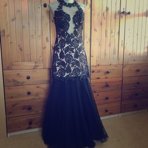 🎉HP🎉 Sherri Hill Lace Tulle Prom Homecoming